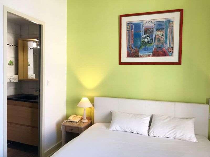 Brit Hotel Aux Sacres Reims, Centre Historique Quarto foto