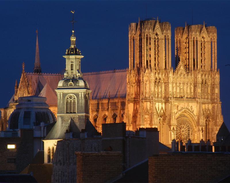 Brit Hotel Aux Sacres Reims, Centre Historique Exterior foto